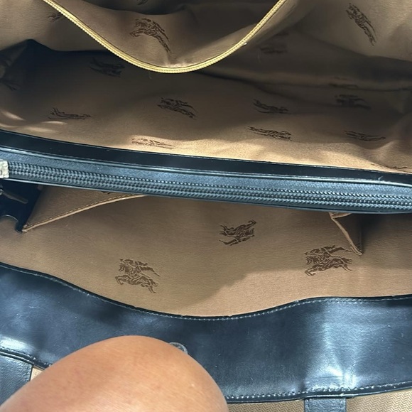 Beautiful Burberry bag & wallet! Gorgeous! - Picture 7 of 11